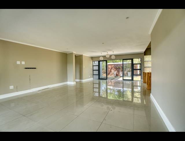 4 BEDROOM HOUSE FOR SALE IN PALM LAKES ESTATE